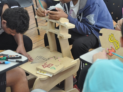 Realizado na Escola Estadual Ordania Janone Crespo, juntos construmos um novo mobilirio escolar, de baixo custo e fcil montagem.